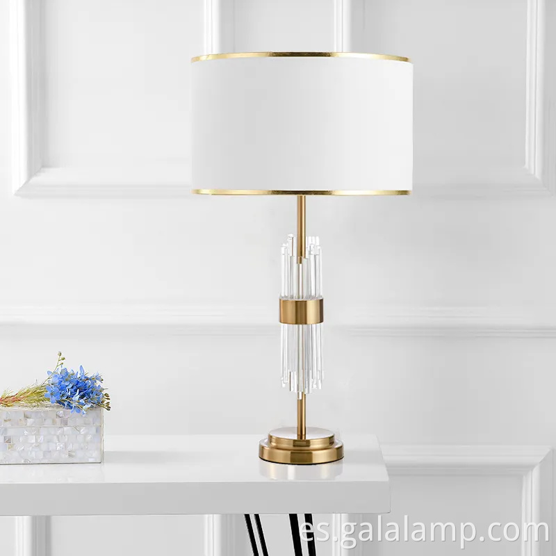 Lámpara de mesa de acero de cristal LED contemporánea para habitaciones modernas